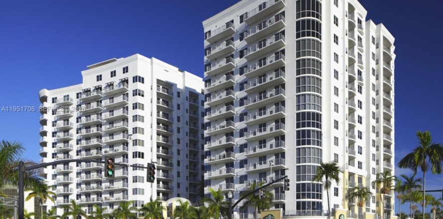 Condominio en Hollywood, Florida, 1 dormitorio  № 2007435