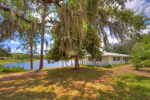 House in DeLand, Florida 5 bedrooms, 255.67 sq.m. № 2223041 - photo 4