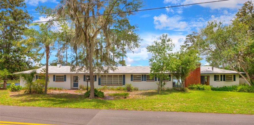 House in DeLand, Florida 5 bedrooms, 255.67 sq.m. № 2223041