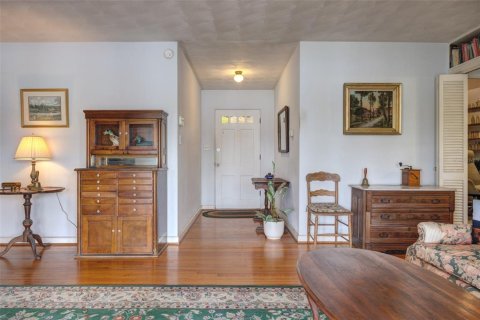 House in DeLand, Florida 5 bedrooms, 255.67 sq.m. № 2223041 - photo 6