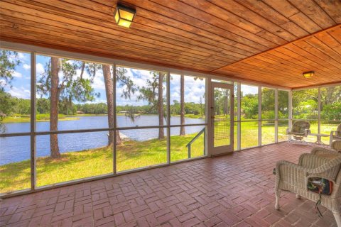 House in DeLand, Florida 5 bedrooms, 255.67 sq.m. № 2223041 - photo 18