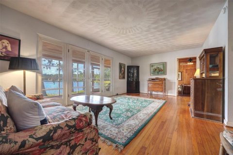 House in DeLand, Florida 5 bedrooms, 255.67 sq.m. № 2223041 - photo 8