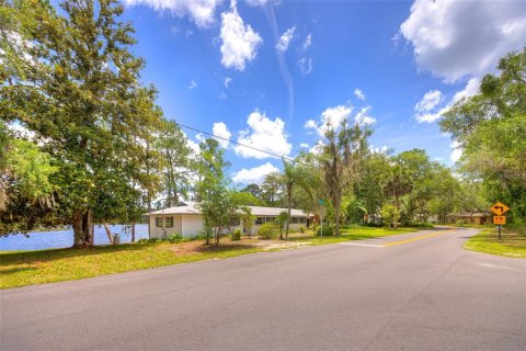 House in DeLand, Florida 5 bedrooms, 255.67 sq.m. № 2223041 - photo 2