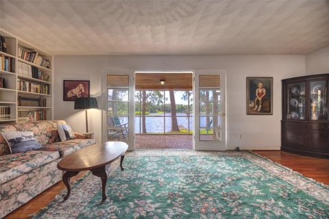 House in DeLand, Florida 5 bedrooms, 255.67 sq.m. № 2223041 - photo 16