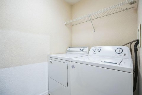 Condo in Davenport, Florida, 2 bedrooms  № 1912876 - photo 9