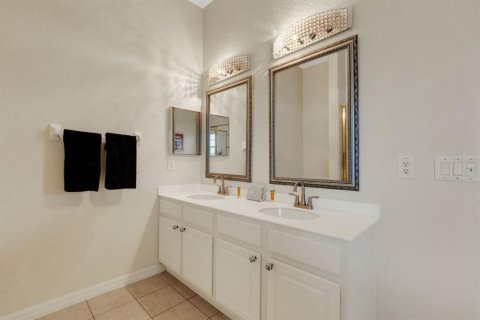 Condo in Davenport, Florida, 2 bedrooms  № 1912876 - photo 3