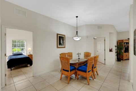 Condo in Davenport, Florida, 2 bedrooms  № 1912876 - photo 24