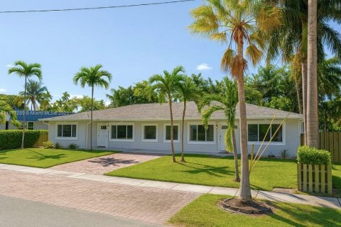 Propiedad comercial en venta en Dania Beach, Florida, 272.2 m2 № 1973554 - foto 2