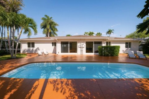 Propiedad comercial en venta en Dania Beach, Florida, 272.2 m2 № 1973554 - foto 13