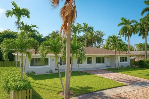 Propiedad comercial en venta en Dania Beach, Florida, 272.2 m2 № 1973554 - foto 3