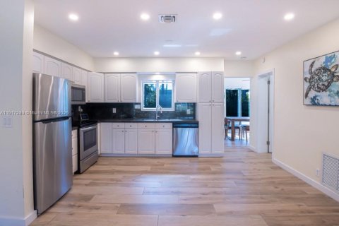 Propiedad comercial en venta en Dania Beach, Florida, 272.2 m2 № 1973554 - foto 17