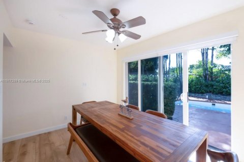 Propiedad comercial en venta en Dania Beach, Florida, 272.2 m2 № 1973554 - foto 12