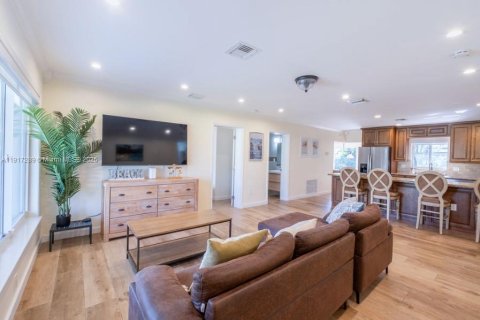 Propiedad comercial en venta en Dania Beach, Florida, 272.2 m2 № 1973554 - foto 4