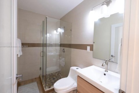 Propiedad comercial en venta en Dania Beach, Florida, 272.2 m2 № 1973554 - foto 11