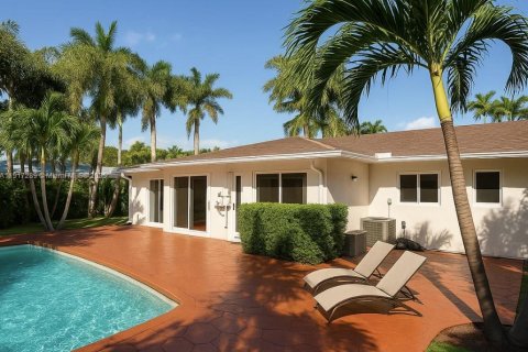 Propiedad comercial en venta en Dania Beach, Florida, 272.2 m2 № 1973554 - foto 1