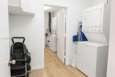 Propiedad comercial en venta en Dania Beach, Florida, 272.2 m2 № 1973554 - foto 27