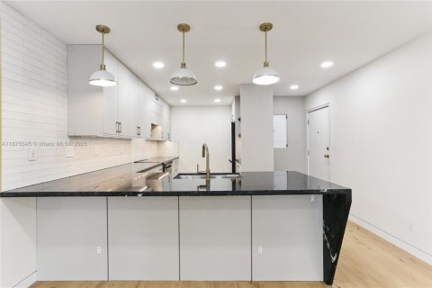 Condominio en venta en Coral Gables, Florida, 2 dormitorios, 113.43 m2 № 1920565 - foto 4