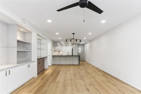 Condominio en venta en Coral Gables, Florida, 2 dormitorios, 113.43 m2 № 1920565 - foto 6