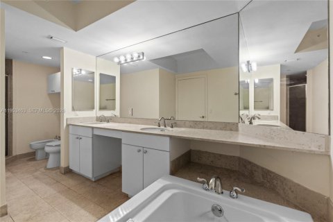 Купить кондоминиум в Майами-Бич, Флорида 2 спальни, 128.21м2, № 2007688 - фото 24