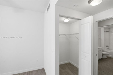 Apartamento en alquiler en Hollywood, Florida, 1 dormitorio, 62.43 m2 № 2273942 - foto 18