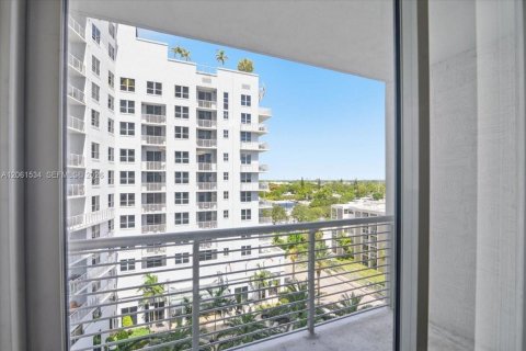 Apartamento en alquiler en Hollywood, Florida, 1 dormitorio, 62.43 m2 № 2273942 - foto 15