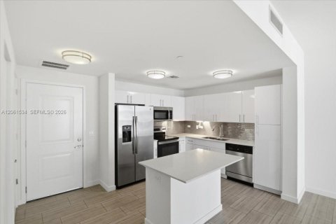 Apartamento en alquiler en Hollywood, Florida, 1 dormitorio, 62.43 m2 № 2273942 - foto 8