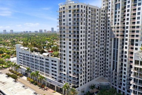 Apartamento en alquiler en Hollywood, Florida, 1 dormitorio, 62.43 m2 № 2273942 - foto 2