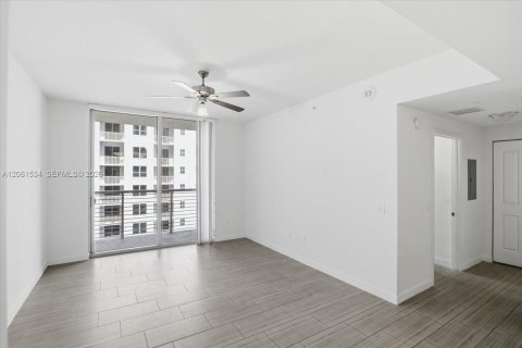 Apartamento en alquiler en Hollywood, Florida, 1 dormitorio, 62.43 m2 № 2273942 - foto 11