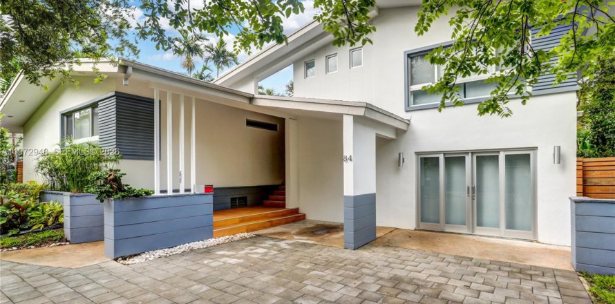 Casa en Miami, Florida 4 dormitorios, 347.55 m2 № 2032988