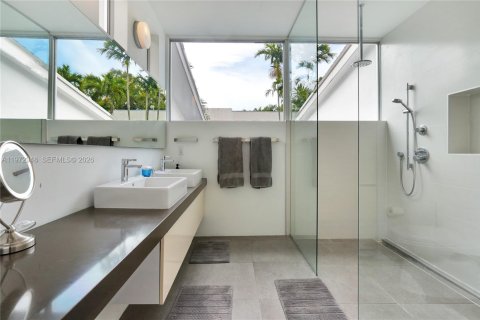 Casa en venta en Miami, Florida, 4 dormitorios, 347.55 m2 № 2032988 - foto 21