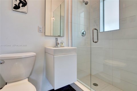 Casa en venta en Miami, Florida, 4 dormitorios, 347.55 m2 № 2032988 - foto 29