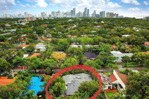 Casa en venta en Miami, Florida, 4 dormitorios, 347.55 m2 № 2032988 - foto 4