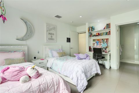 Casa en venta en Miami, Florida, 4 dormitorios, 347.55 m2 № 2032988 - foto 23