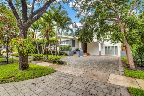 Casa en venta en Miami, Florida, 4 dormitorios, 347.55 m2 № 2032988 - foto 3