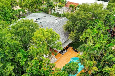 Casa en venta en Miami, Florida, 4 dormitorios, 347.55 m2 № 2032988 - foto 7