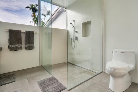 Casa en venta en Miami, Florida, 4 dormitorios, 347.55 m2 № 2032988 - foto 22
