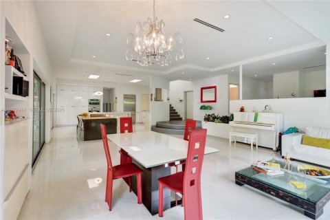 Casa en venta en Miami, Florida, 4 dormitorios, 347.55 m2 № 2032988 - foto 10