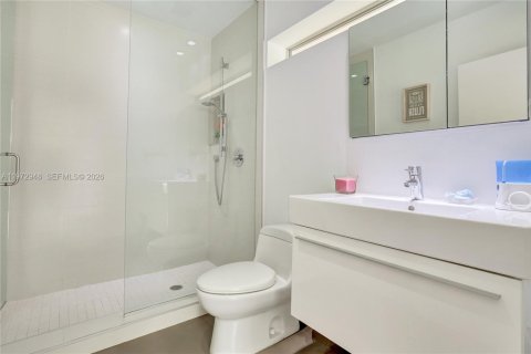 Casa en venta en Miami, Florida, 4 dormitorios, 347.55 m2 № 2032988 - foto 26