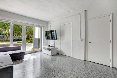 Casa en venta en Miami, Florida, 4 dormitorios, 347.55 m2 № 2032988 - foto 30
