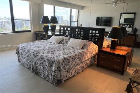 Copropriété à louer à Hollywood, Floride: 2 chambres, 126.35 m2 № 2023948 - photo 10