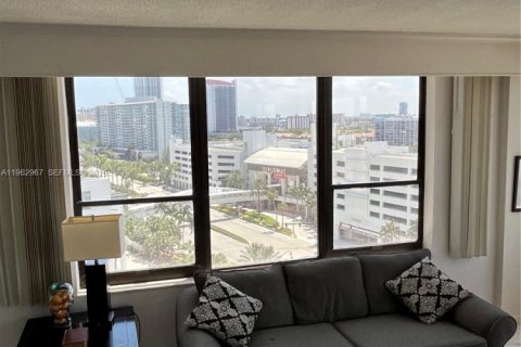 Copropriété à louer à Hollywood, Floride: 2 chambres, 126.35 m2 № 2023948 - photo 5