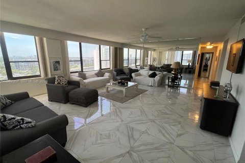 Copropriété à louer à Hollywood, Floride: 2 chambres, 126.35 m2 № 2023948 - photo 2
