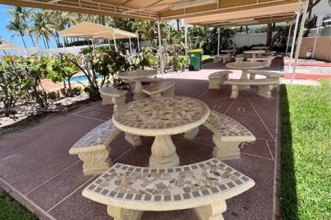 Copropriété à louer à Hollywood, Floride: 2 chambres, 126.35 m2 № 2023948 - photo 24