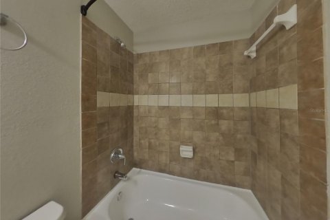 House in Dade City, Florida 4 bedrooms, 108.14 sq.m. № 1884030 - photo 18