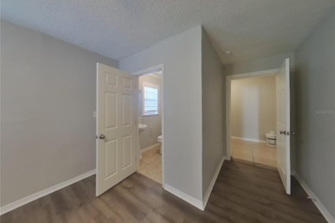 House in Dade City, Florida 4 bedrooms, 108.14 sq.m. № 1884030 - photo 8