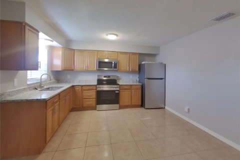 House in Dade City, Florida 4 bedrooms, 108.14 sq.m. № 1884030 - photo 7