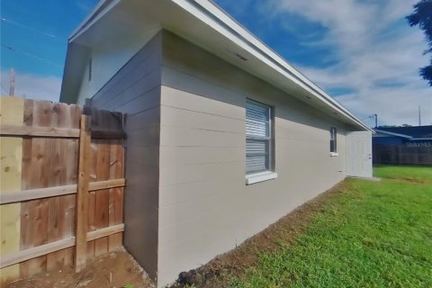 House in Dade City, Florida 4 bedrooms, 108.14 sq.m. № 1884030 - photo 19