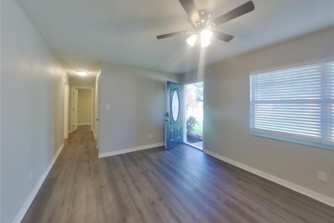 House in Dade City, Florida 4 bedrooms, 108.14 sq.m. № 1884030 - photo 4