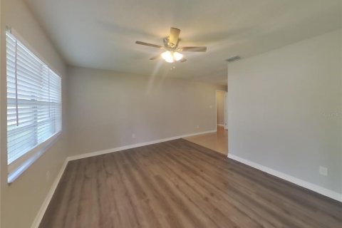 House in Dade City, Florida 4 bedrooms, 108.14 sq.m. № 1884030 - photo 2