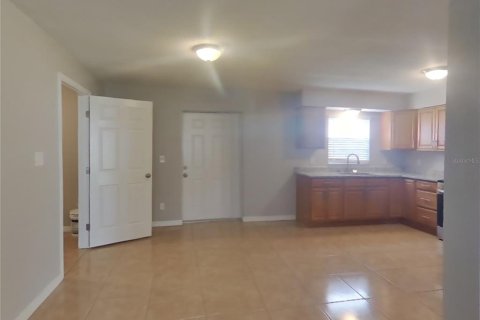 House in Dade City, Florida 4 bedrooms, 108.14 sq.m. № 1884030 - photo 6
